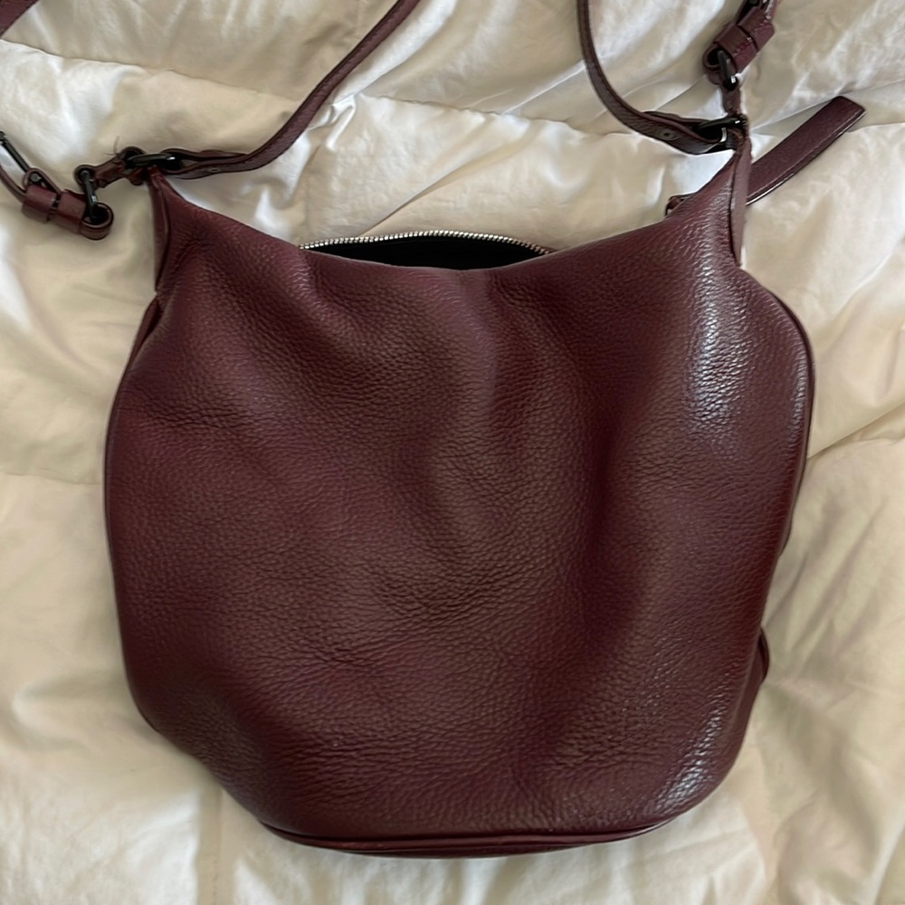 Kara Bucket Bag. Shoulder bag/Crossbody